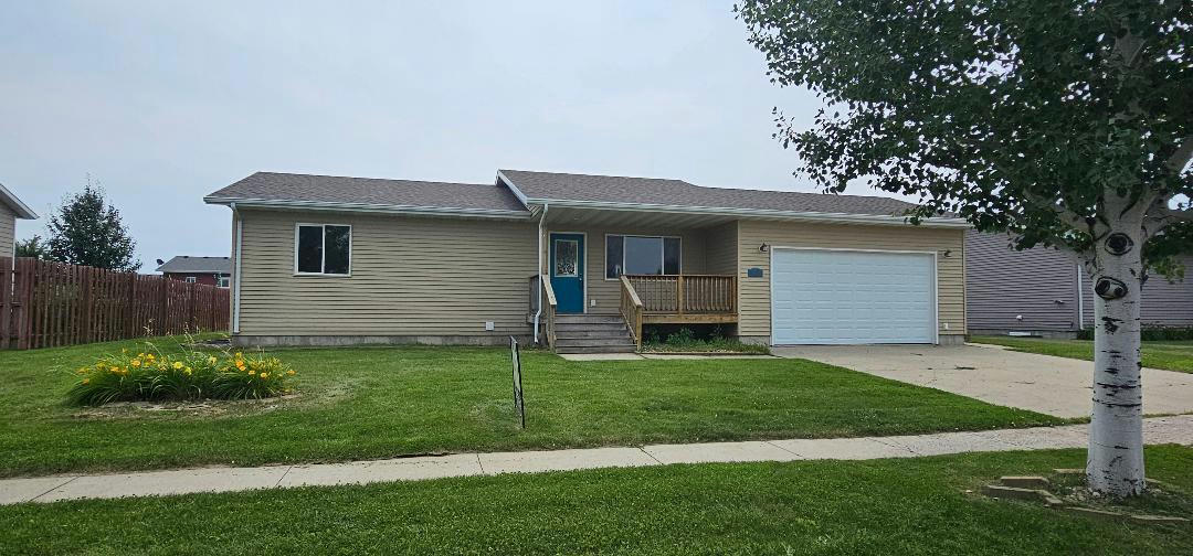 1003 16TH AVE SW, ABERDEEN, SD 57401, photo 1 of 30